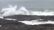 “逆走”台風15号　列島を東から西に横断へ　お盆休み直撃で振替便予約に「ボタン押せずカウンターに来た」　“離れた場所”でも警戒を