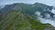 「熱があり動けず、自力下山は厳しい」和歌山市の52歳男性が南アルプス中岳に登頂後に体調不良　山小屋に宿泊も回復せず　消防が背負って下山して救助