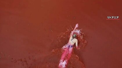 金メダリストが“血の池”で泳ぐ…硬貨・スーパー・トイレに“反戦ワード”｢＃静かなデモ｣ロシア国内で広がり