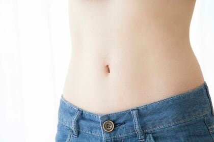 ゼリーで固めてスポッ！“へそのごま”をとる「パック」が登場…とらないとどんな影響がある？“へそケア”の基本を花王に聞いた