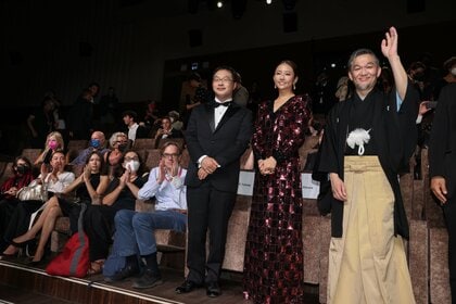 木村文乃 ベネチア国際映画祭にGUCCIの豪華ドレスで登場…観衆に