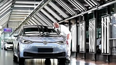 フォルクスワーゲンが最大10万人削減検討　従業員の15％、4工場閉鎖も　中国市場低迷など影響　過去最大級か　ドイツメディア