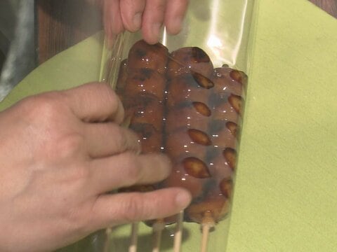 「コロナの時よりキツい…」中東情勢の緊迫化でプラ製品が高騰・品不足 1本30円のみたらし団子守れるか