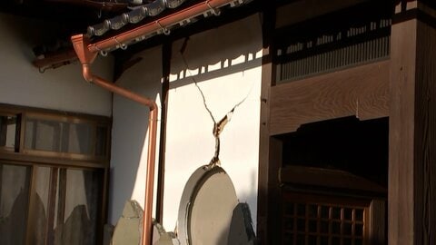【中継】半壊の自宅で過ごすなど「住まい」に課題　熊本地震3カ月　寒さ強まるなか応急住宅の設置進まぬ現状