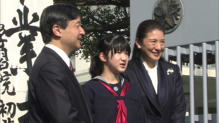 平成26（2014）年3月　学習院初等科の卒業式に出席された皇太子ご夫妻と愛子さま