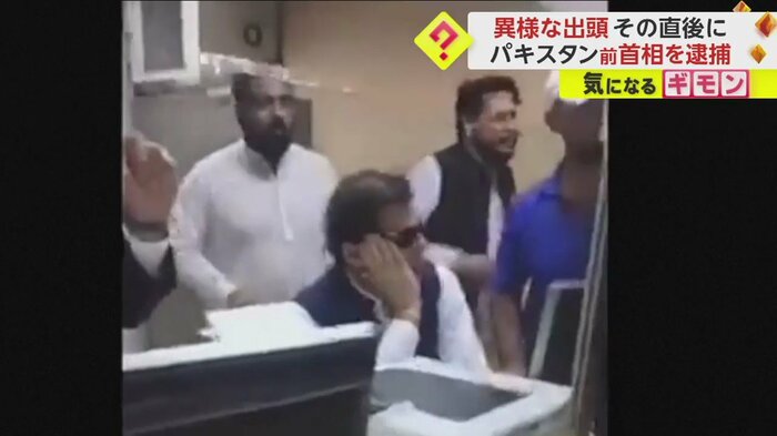サングラスをかけ、ほおづえをつくカーン氏