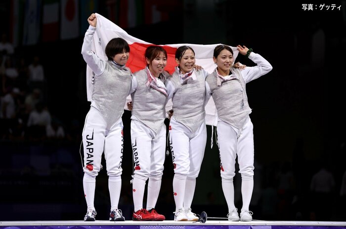 銅メダルを獲得した日本女子フルーレ団体