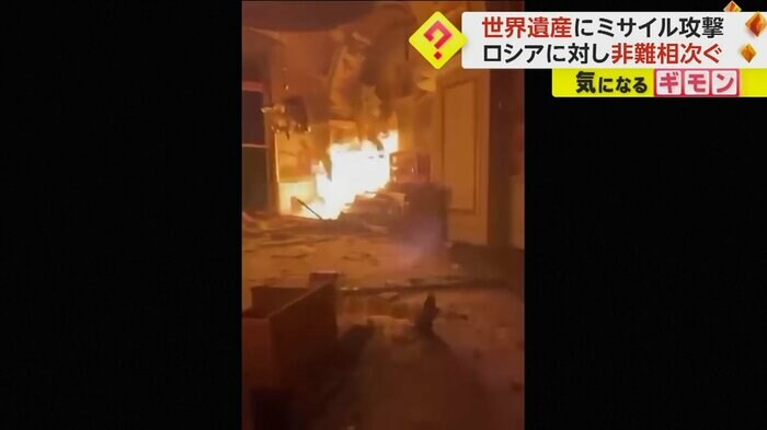 オデーサの大聖堂の内部で炎が燃え上がる