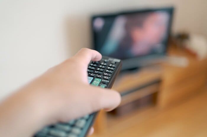 テレビなど気を散らすものは「オフ」に(画像:イメージ)