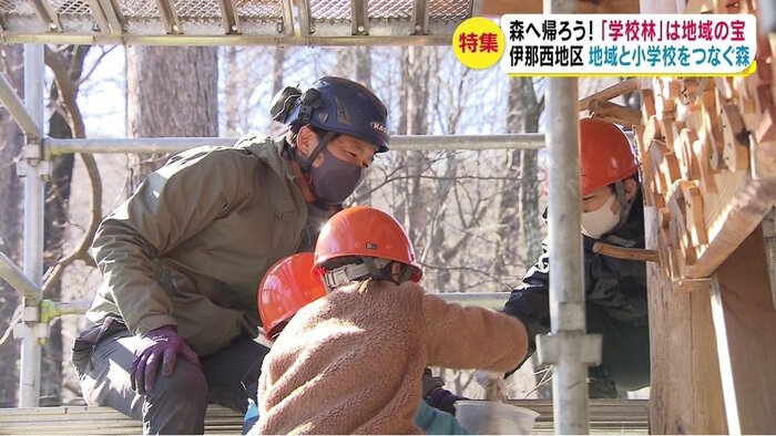 「伊那西地区を考える会」のメンバーが一緒に作業