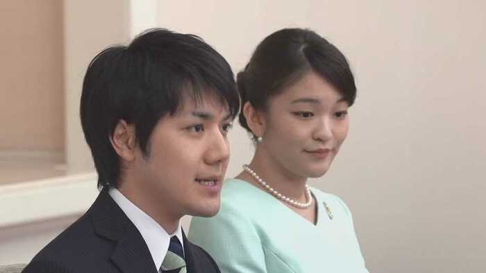 2017年9月3日に行われた婚約内定会見での眞子様と小室さん