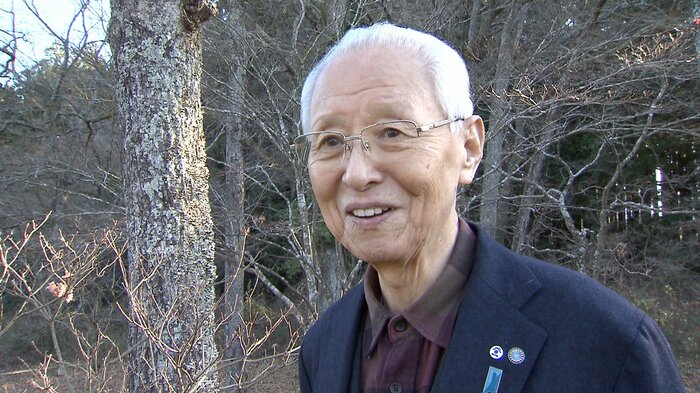 2025年12月19日　自宅でインタビューに答える臼井さん