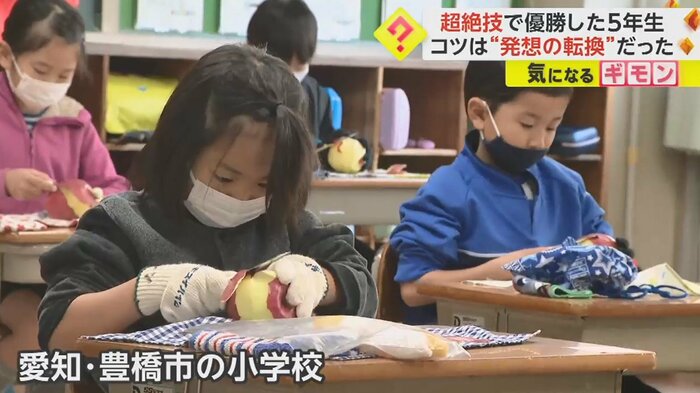 リンゴの皮をどれだけ長くむけるかを競う恒例行事