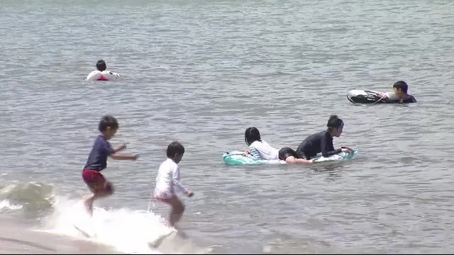 夏休みも 海水浴場 人出少なく 福岡県内は猛暑日