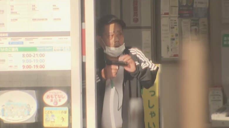 【速報】20代女性人質1人が解放されケガなし　埼玉・蕨市の郵便局拳銃立てこもり事件で　残る人質は1人｜FNNプライムオンライン