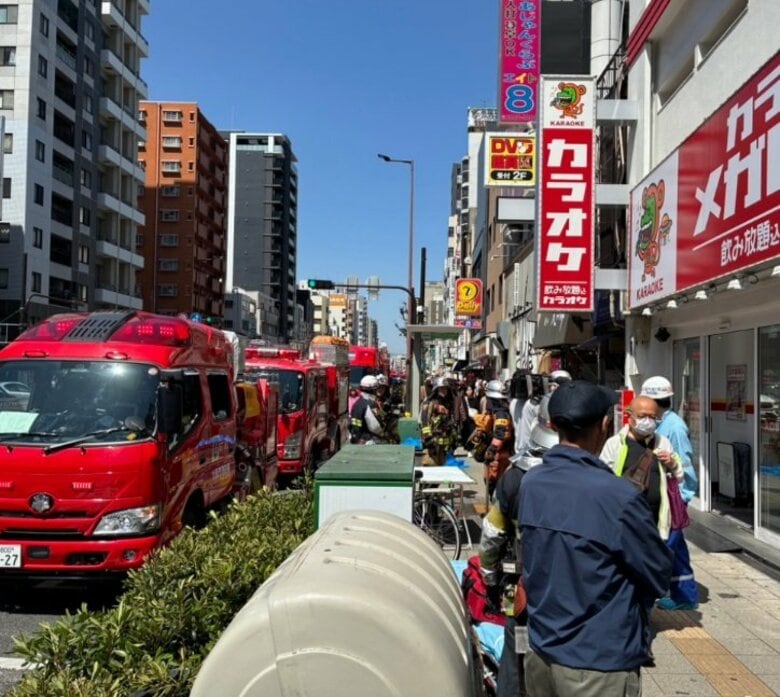 【速報】カラオケ店で「爆発した」と通報　消防車10台以上が出動し騒然　大阪・天神橋筋商店街の雑居ビル　JR天満駅から北へ3分｜FNNプライムオンライン