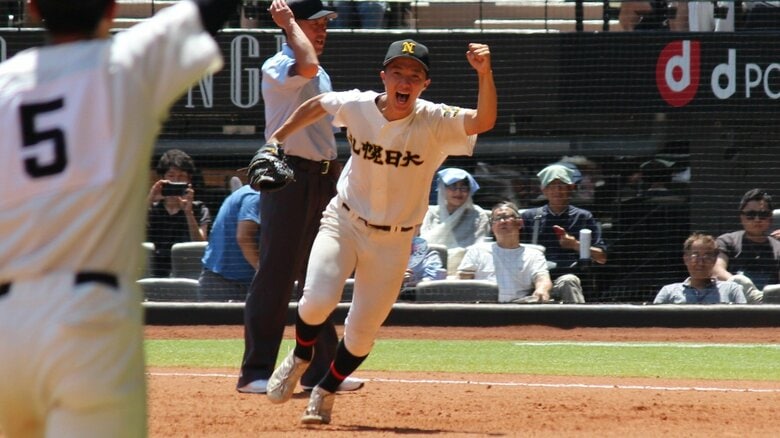 【高校野球】札幌日大が2年ぶり2度目の優勝「絶対に自分たちがいい景色を見るんだ」3回にクリーンアップの連打で主導権 駒大苫小牧19年ぶり夏の甲子園出場はならず―南北海道大会|FNNプライムオンライン