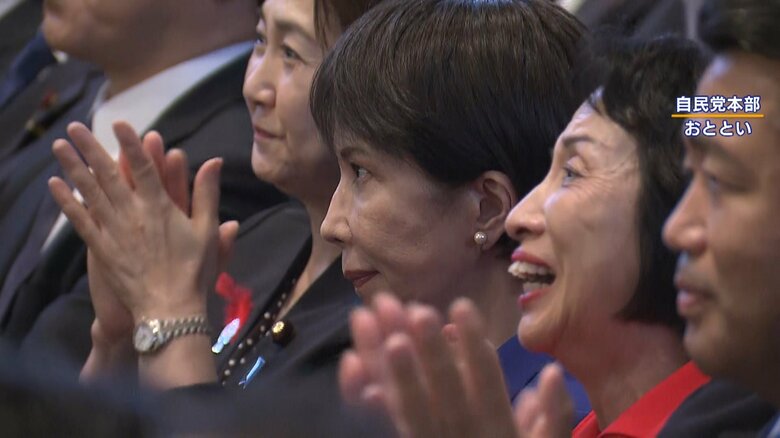 新総裁に決まった瞬間、鋭い眼光を見せた高市氏