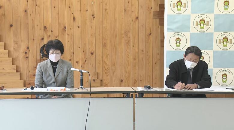 対立候補だった市村千恵子さんと支援していた茂木前町長が会見（3月8日）