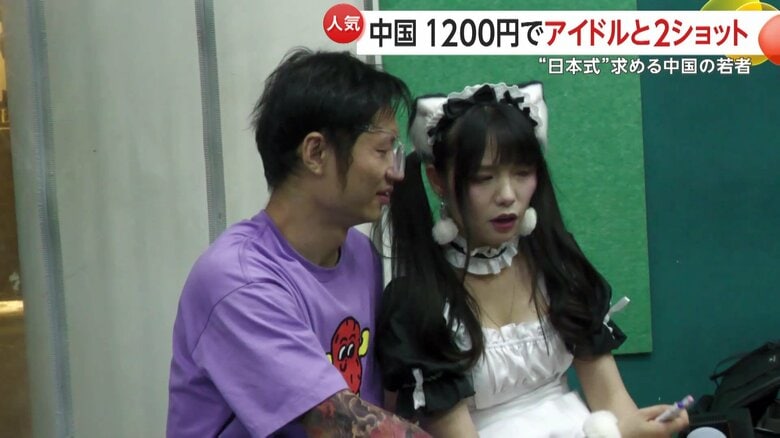 ファンとふれ合う中国の地下アイドル