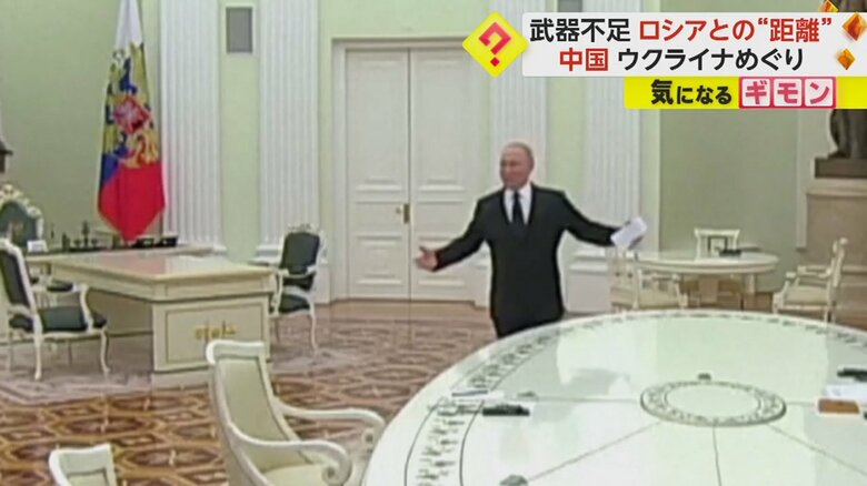 両手を広げるプーチン大統領