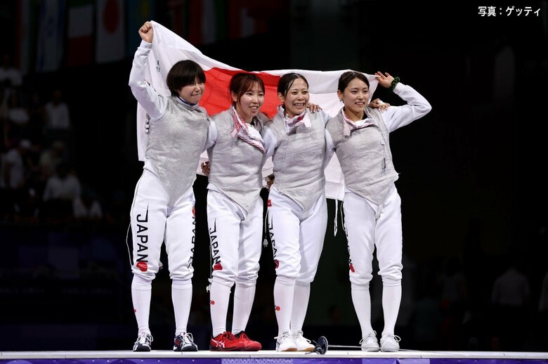 銅メダルを獲得した日本女子フルーレ団体
