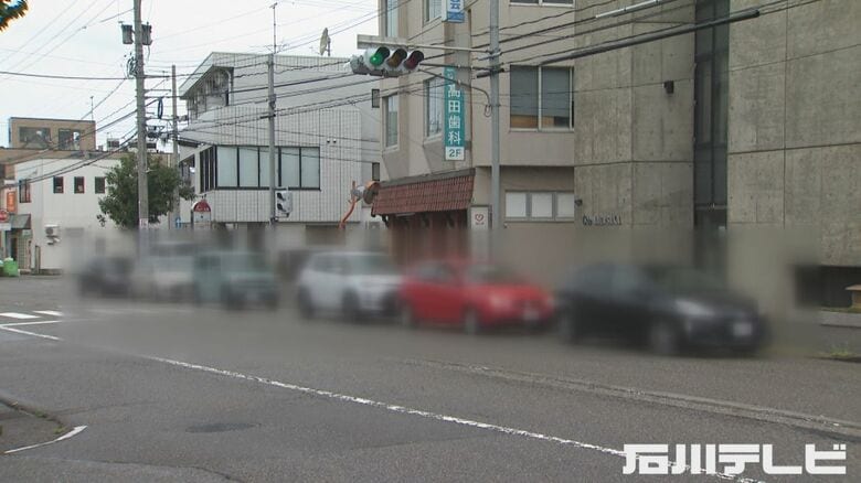 駐車場からあふれる患者の車
