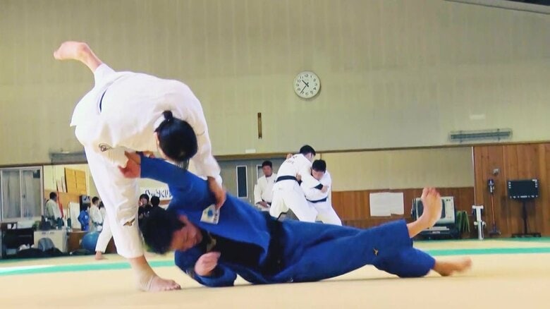 新添は練習でもキレのある立技を繰り出す