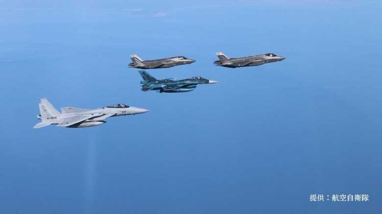 空自F-35Aと米海兵隊F-35B、日米のステルス戦闘機による共同訓練の意味