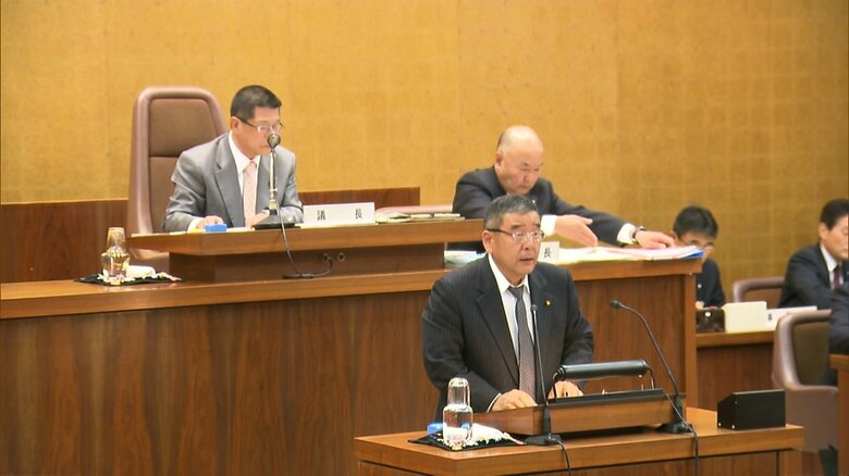 当時の市長に対する不適切発言で懲罰を科された（2017年3月）