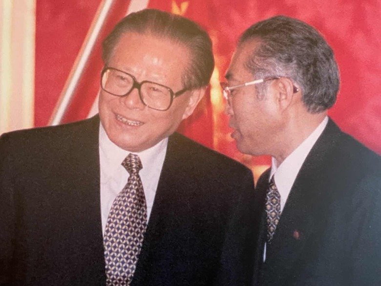 江沢民国家主席と小渕恵三首相　青木氏が所属する竹下派（当時）は中国との関係も深かった