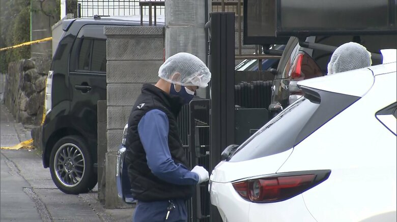 現場を調べる捜査員（2022年3月）