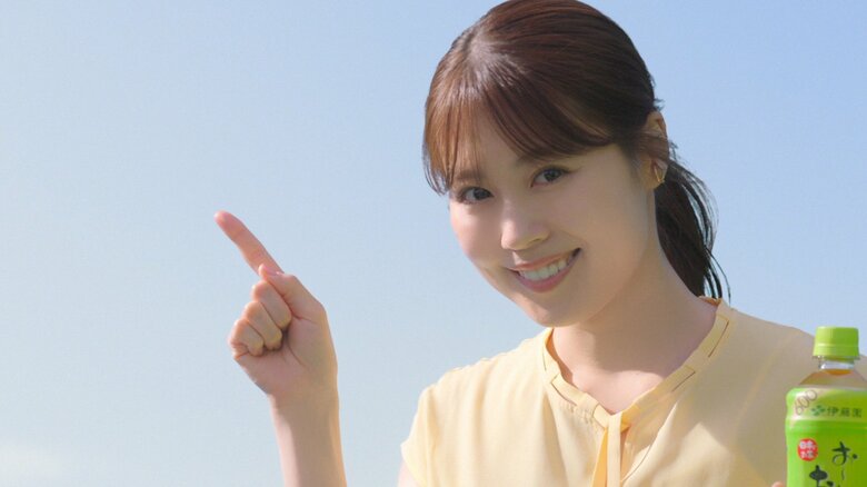 お～いお茶を片手に