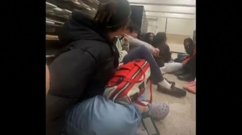 ブラウン大学キャンパス内で身を潜めていた学生たち