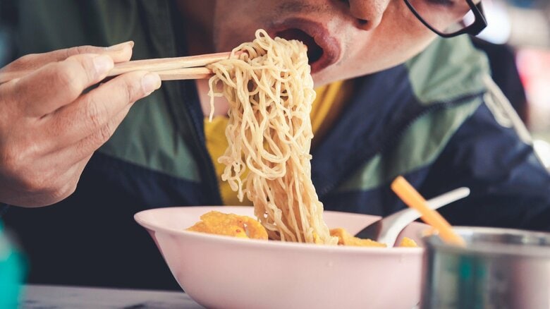 一口が大きいと咀嚼音も出やすくなる（画像はイメージ）