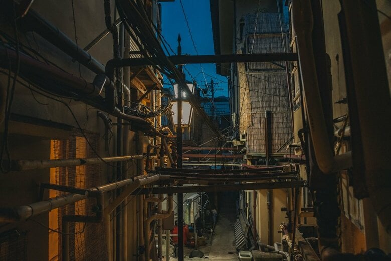 夕暮れ時の細路地も素敵