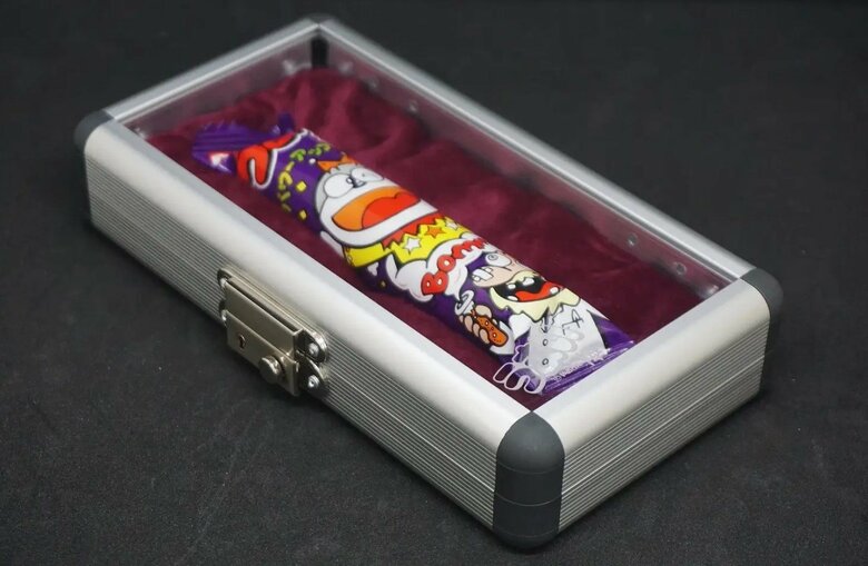 うまい棒のために開発した専用ケース（提供：アクテック）