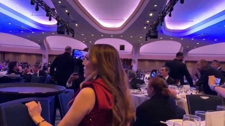 騒然となった会場