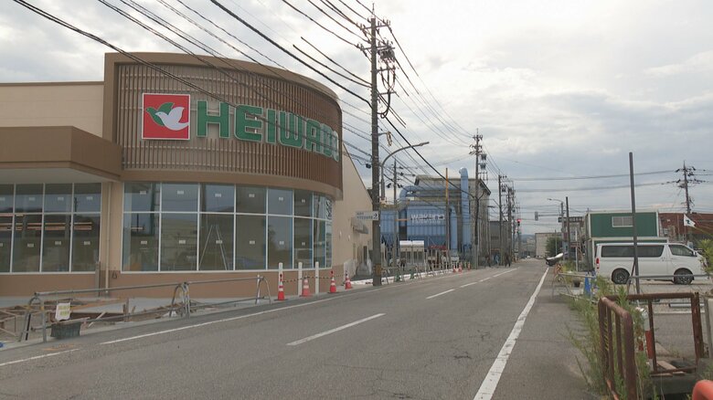 建設中の「アルプラタウン高岡」（8月17日）