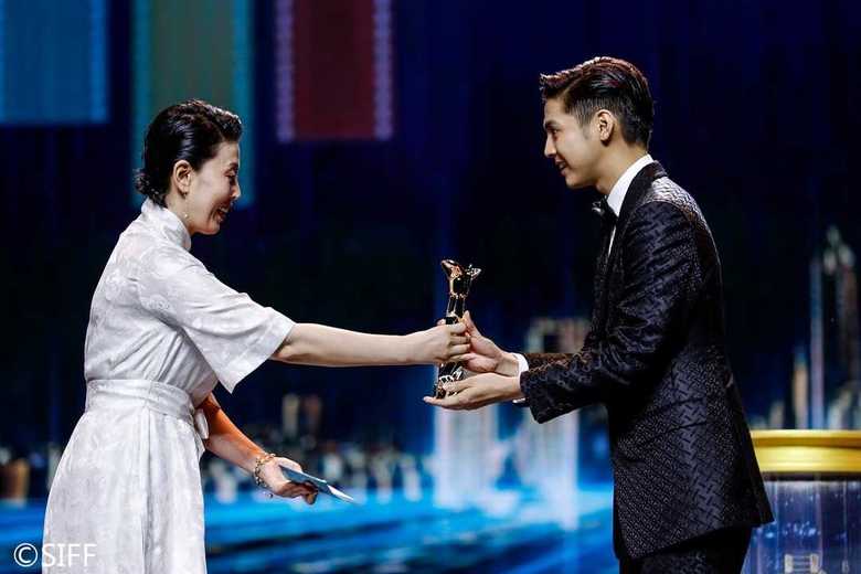 片寄涼太 中国語であいさつ “上海”で最優秀アニメーション賞 長澤まさみ大胆ドレス披露