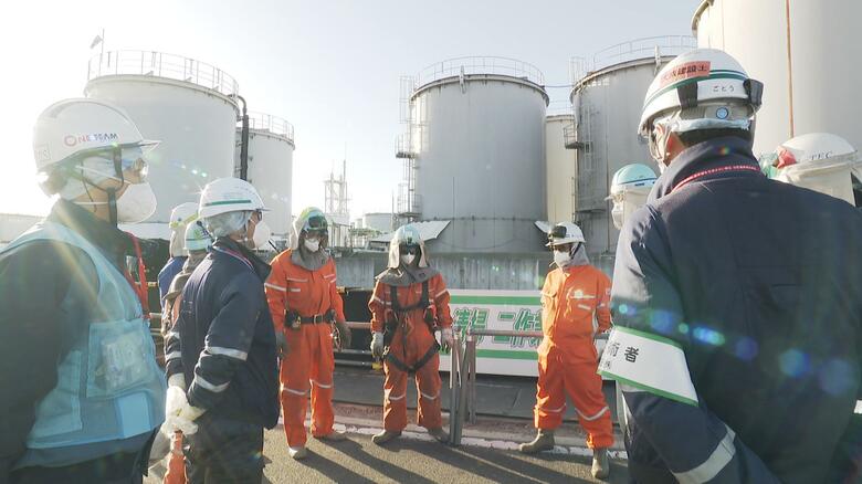 作業開始前の円陣　「慌てない！」のかけ声が繰り返されていた