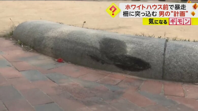 縁石にはトラックのこすった跡や、タイヤの跡が残っている