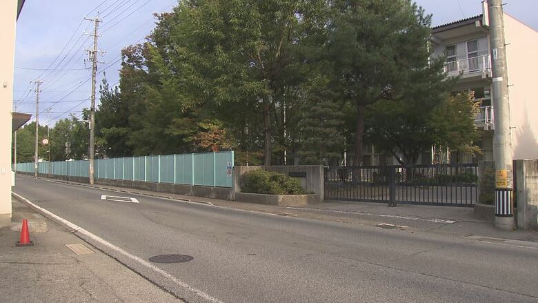 加茂小学校近くの道路（長野市　10月12日）