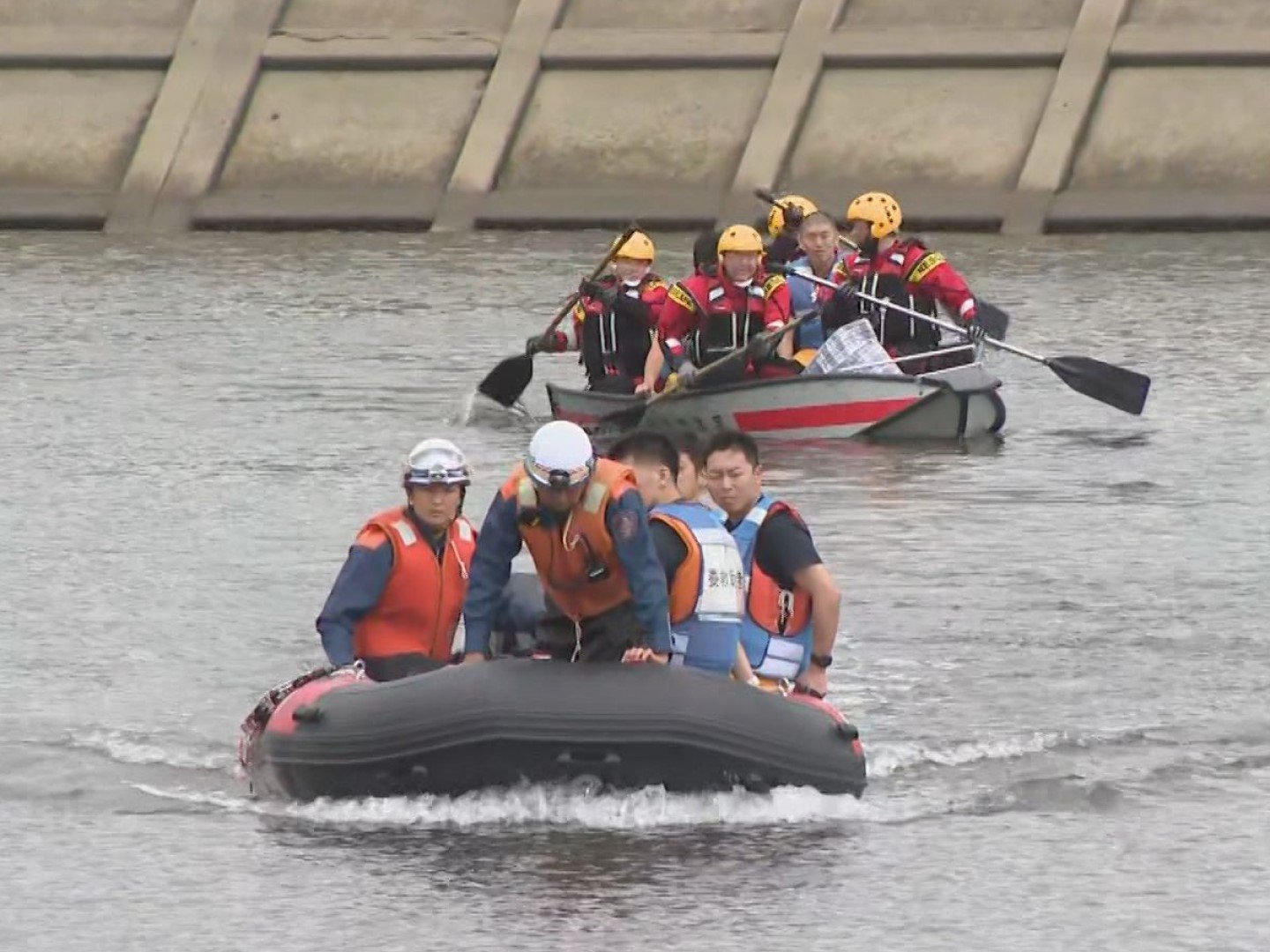 23年発足の特殊水難救助隊も参加…豊川が氾濫した想定で水防訓練 取り残された人の救助手順等確認 愛知