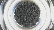 生命の起源はアミノ酸よりも“黒い炭”という新説登場　「はやぶさ2」が持ち帰ったリュウグウのカケラを広島大が分析