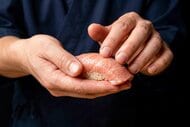 すし店の倒産、再び増加　赤字は過去最少も「職人不足」ネックに