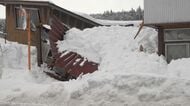 ｢今年は異常…｣雪の重みで建物の倒壊相次ぐ…下敷きになり1人死亡･1人重体　雪下ろしや除雪作業担う人手不足の現状も