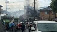 【速報】住宅街のうどん店を焼く火事　消防が出動し消火に当たる　従業員が避難　福岡・北九州市