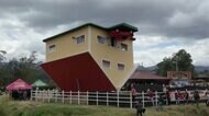 「映える?」天地逆さまの家 コロンビア