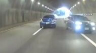 トンネル内で車追突の瞬間 激しく横転し再び激突